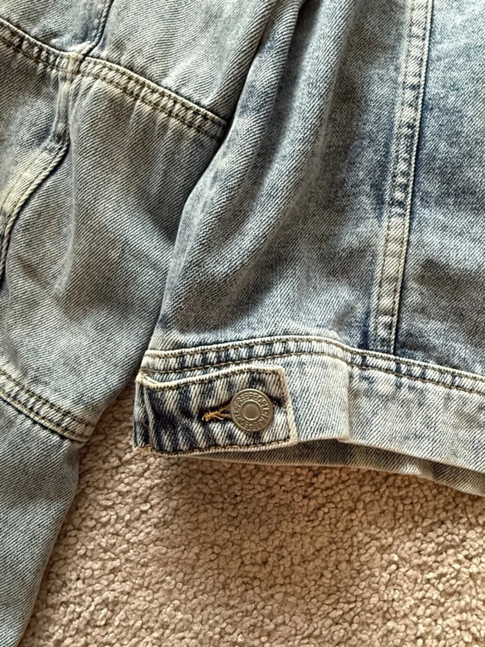Free People Light Wash Cropped Denim Jacket - Pale Blue - Picture 6 of 6